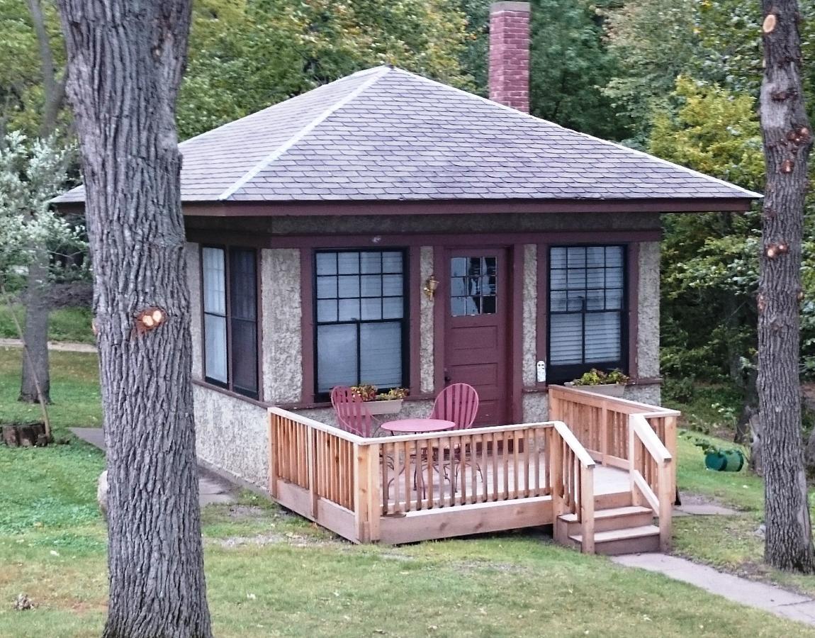 Spicer Castle Inn Exterior photo
