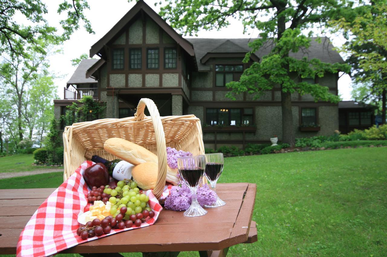 Spicer Castle Inn Exterior photo