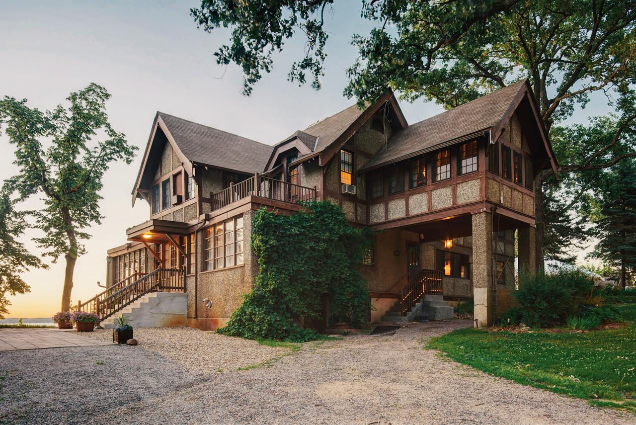 Spicer Castle Inn Exterior photo